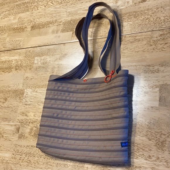 Bundle of four bags - Picture 2 of 13